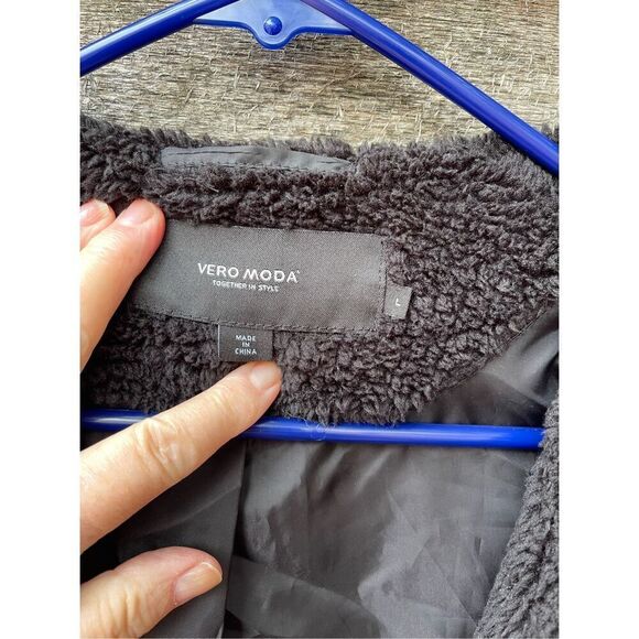 Vero Moda size L sequined faux fur Teddy style open front jacket - Picture 4 of 5